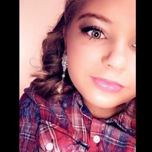 Meet your Posher, Emiley